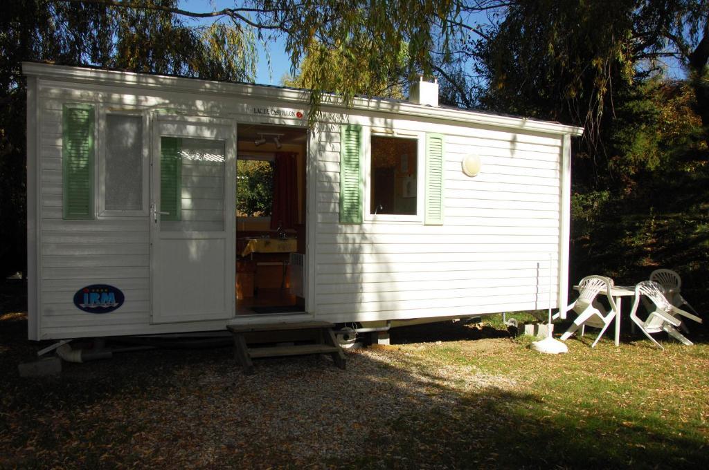 Camping La Ferme De كاستيلان الغرفة الصورة